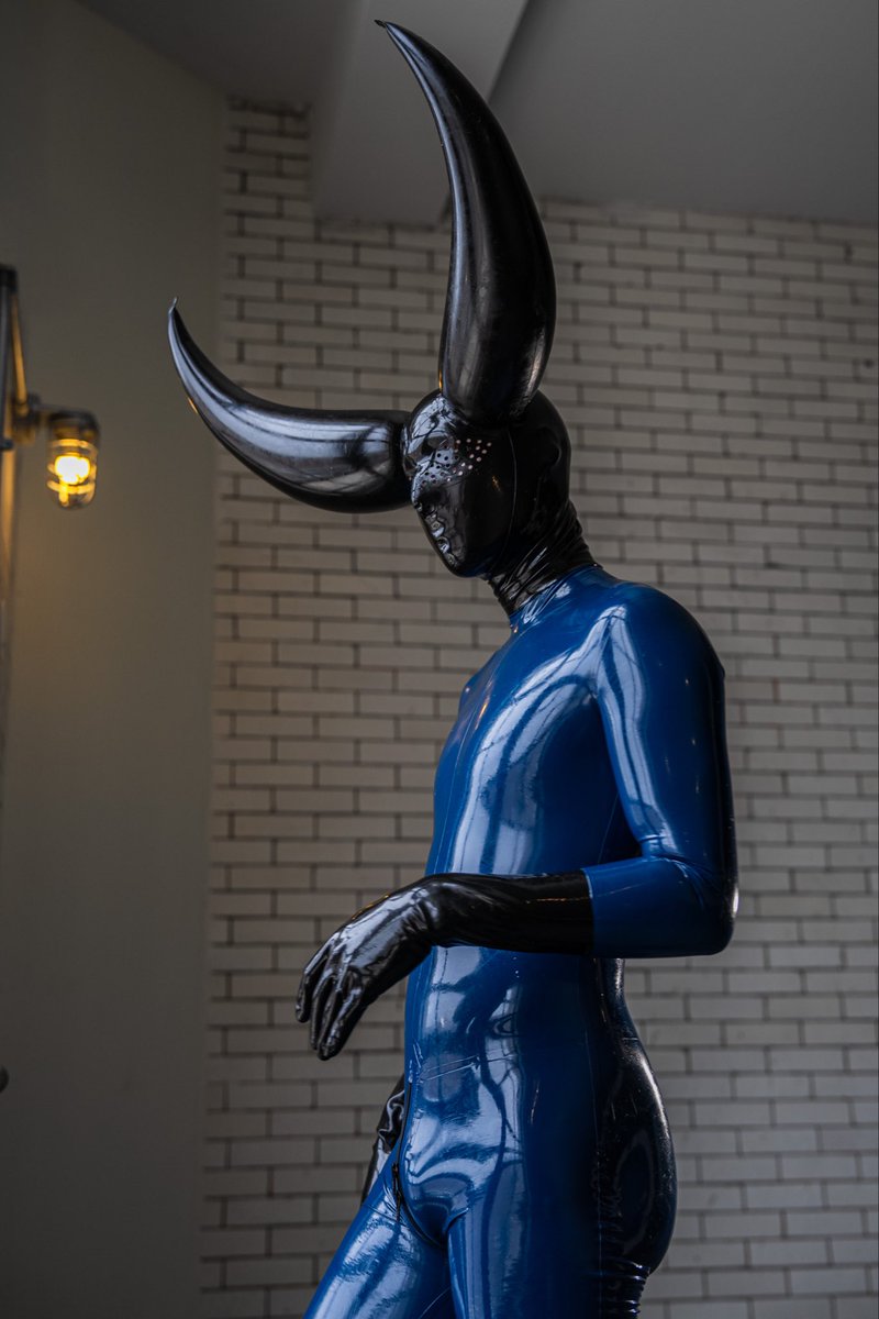 iledekink LATEX +18 tweet media