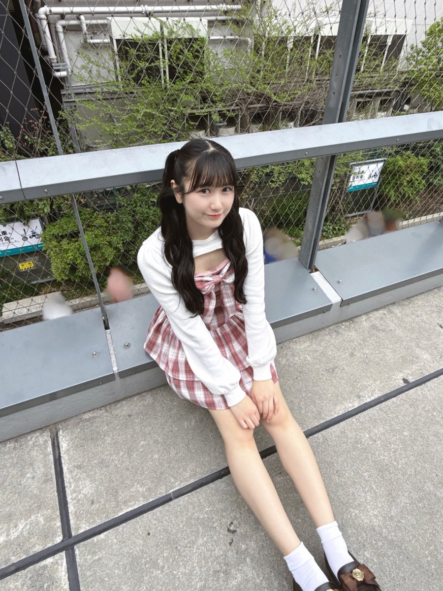 _Sugiyamayukari's tweet photo. おはようございます💘
\ ｼﾞｬﾝ / 珍しい画角のお写真👀
お人形さんみたいでかわいいかも♡♡
こんなお人形さんがいたらお部屋に飾ってくれるー？？
#結構食費かかる
#常に歌ってる
#意外にスタイル良い定期
#161cm
#アイドル準備中 https://t.co/3KwjcjrOkv