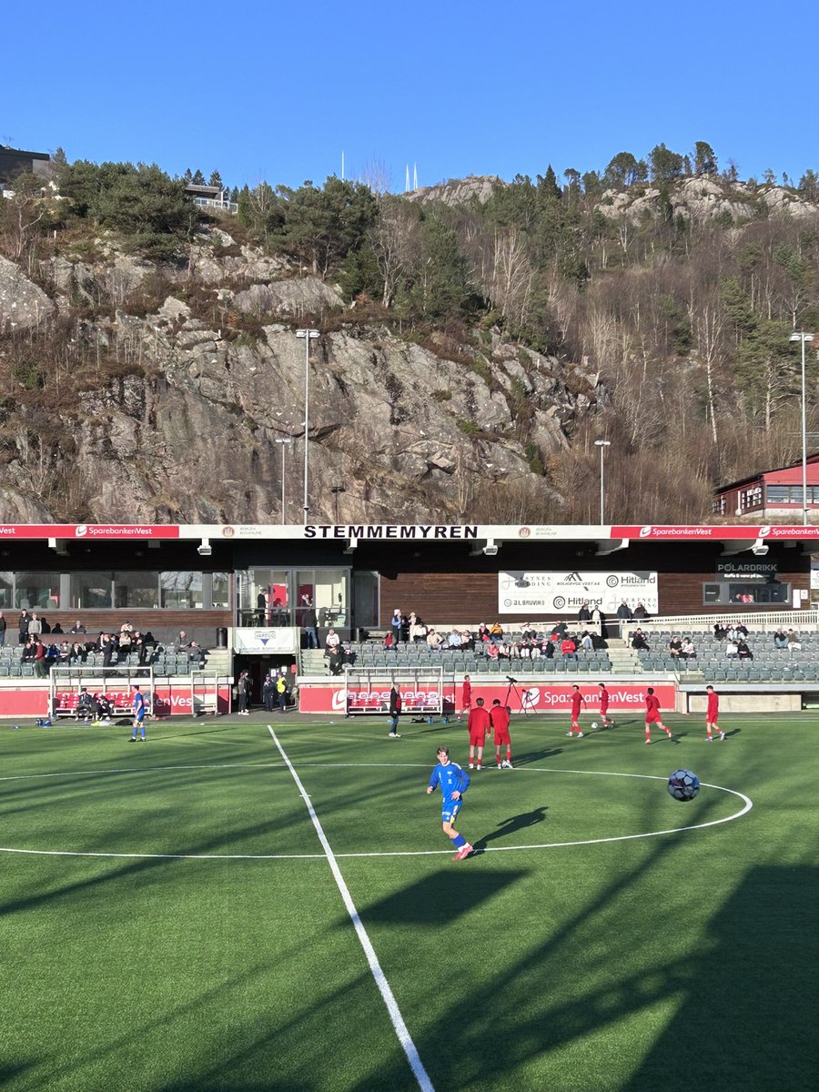 Solfylte Bergen! 
Sesongstart for Brann’s unge lovande.
Jesper Eikrem skal skinne på Stemmemyren 🕺🏻

Varegg- Brann 2 
Kl 19.00
<a href="/direktesport/">Direktesport</a> 📺