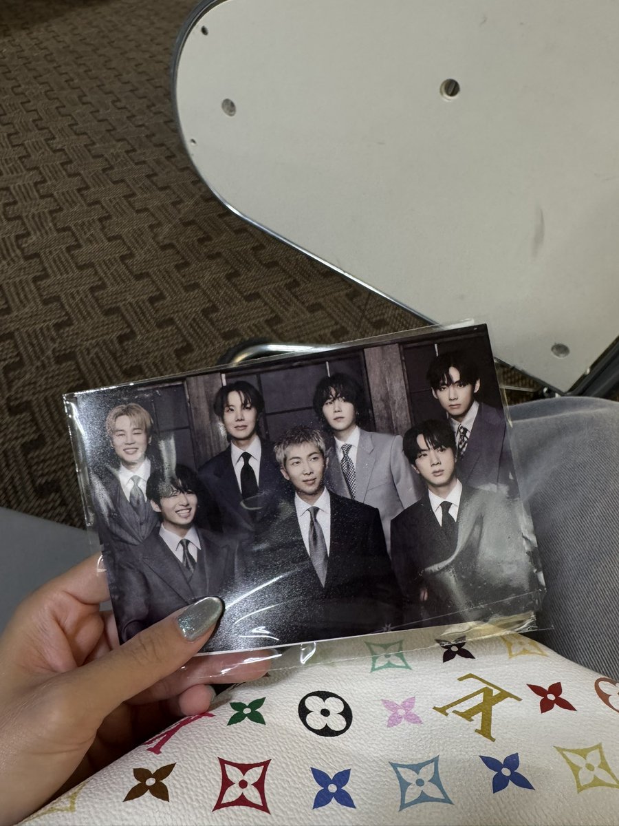 ได้ give away ตั้งแต่ยังไม่ขึ้นเครื่อง พร้อบแน่นมาก ทุกคนทราบว่าไปดูบังทัน thank you ka 😚🌸🫶🏻