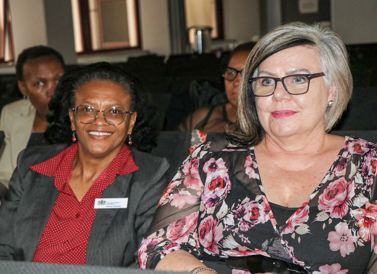 gpgSocDev's tweet image. #MeetandGreet Session
@gpgSocDev MEC @NkomoNomantu earlier today, met with Management of Gauteng Social Development. 

The MEC shared insight on some of the programmes which needs to be reinforced and implemented. 

#MeetandGreet #WelcomeMECRalehoko #GrowingGautengTogether2030
