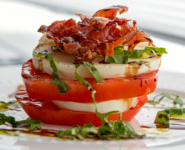 CarriesExpKtchn's tweet image. Caprese Stacks made with fresh mozzarella, Heirloom tomatoes and Italian prosciutto then topped with aged balsamic vinegar.

Recipe:  carriesexperimentalkitchen.com/caprese-stacks… #recipes #cooking