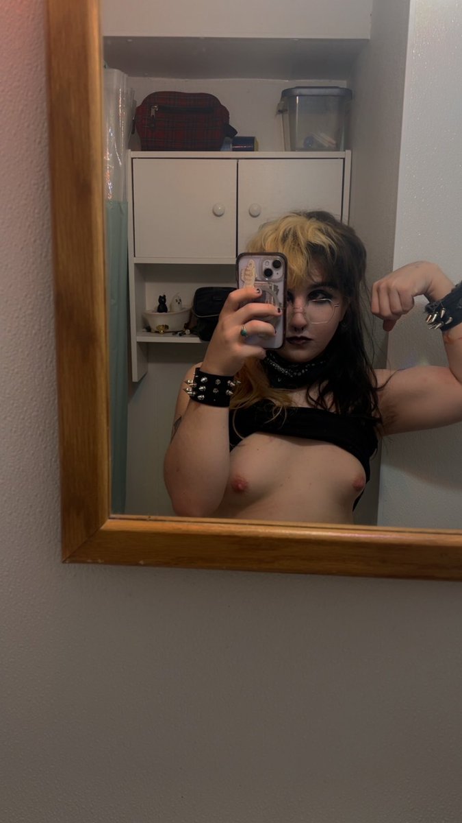 Centipede_Girl tweet media