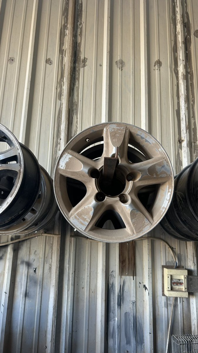 محب للسلام العالمي والامطار tweet media