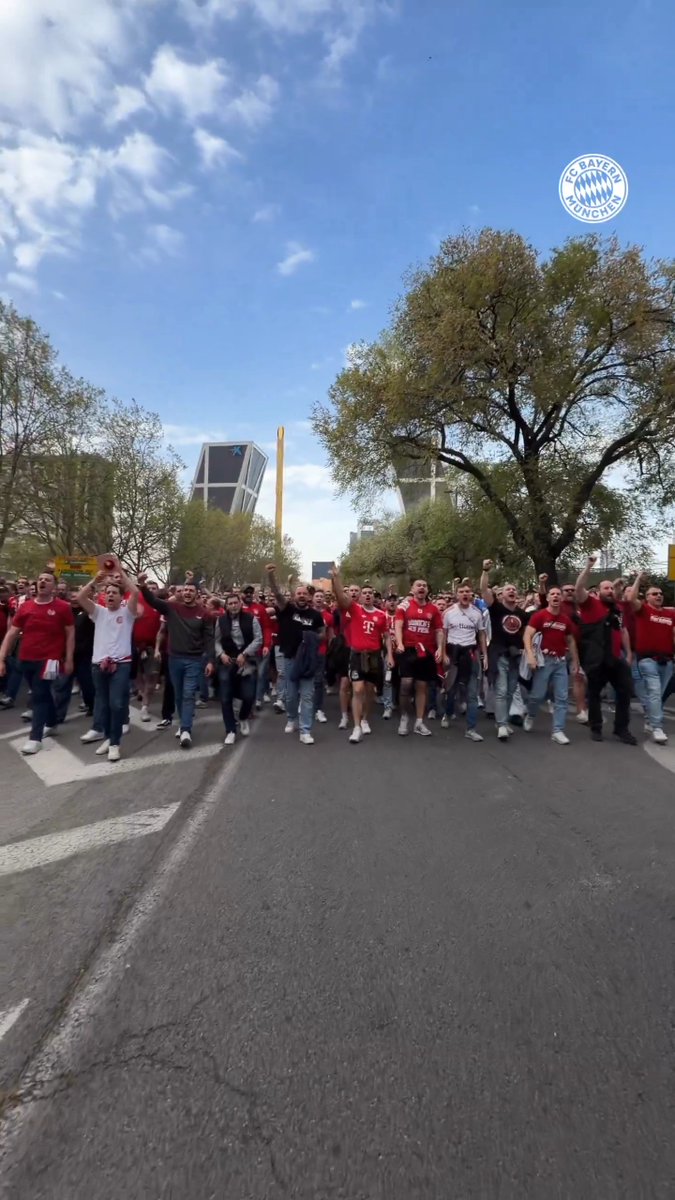 جماهير بايرن ميونيخ تشعل الأجواء في شوارع مدريد. الطريق الي بيرنابيو 