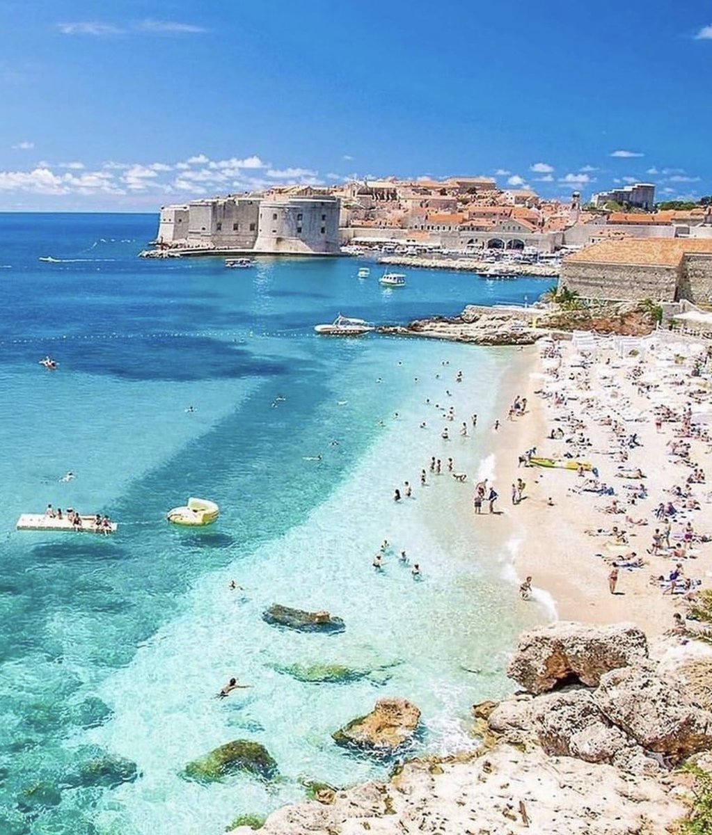 Elle Lookbook tweet media