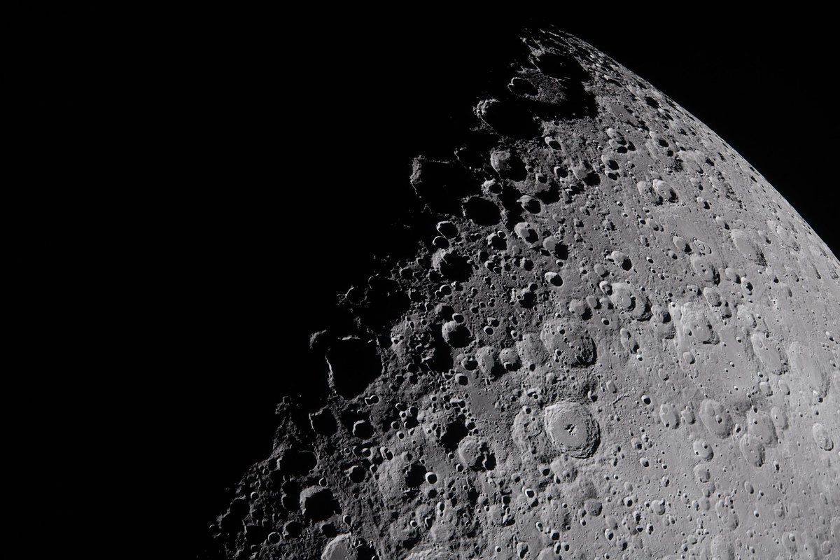 🚨: NASA’s new Moon images are chilling.