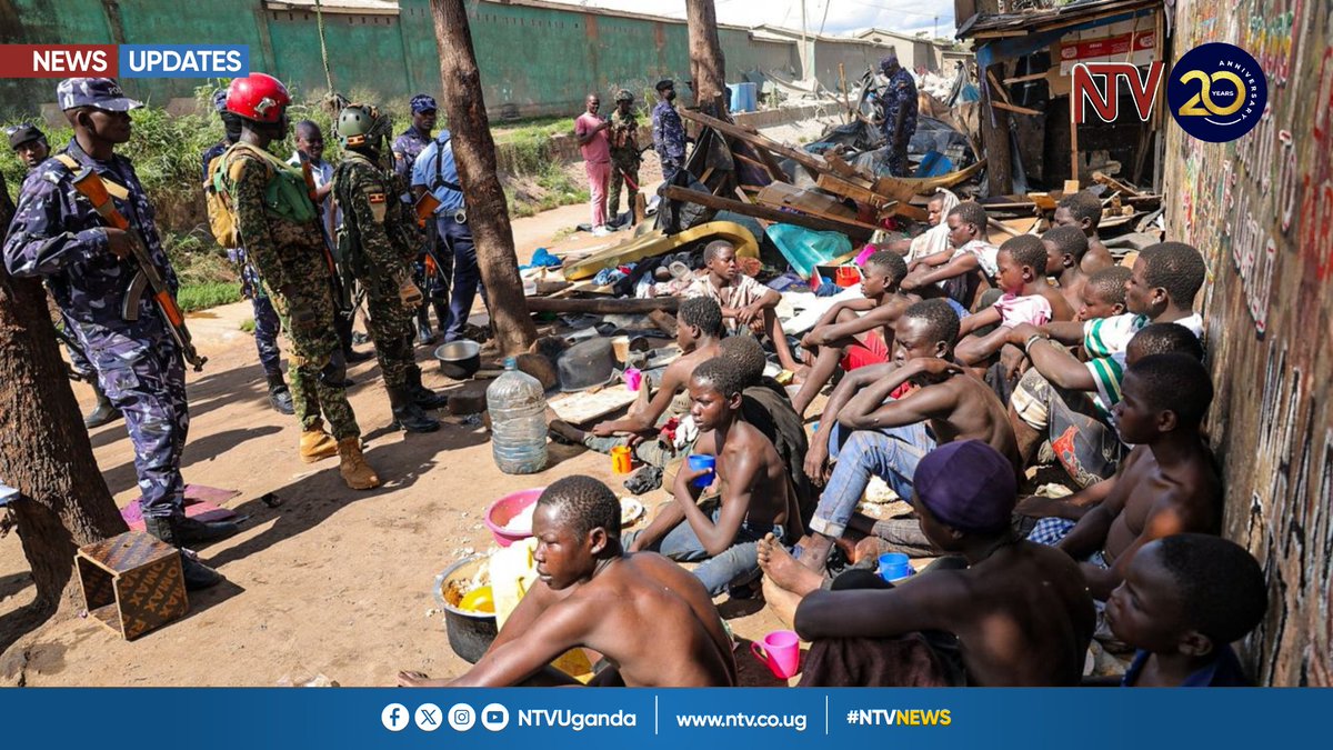 ntvuganda's tweet image. This evening, gunshots were fired at Queen's Way as police stormed drainage channels, dismantled gang hideouts, and arrested over 100 individuals during a two-day operation by the Uganda Police Force, alongside its sister security agencies. 

The operation, which began on Easter