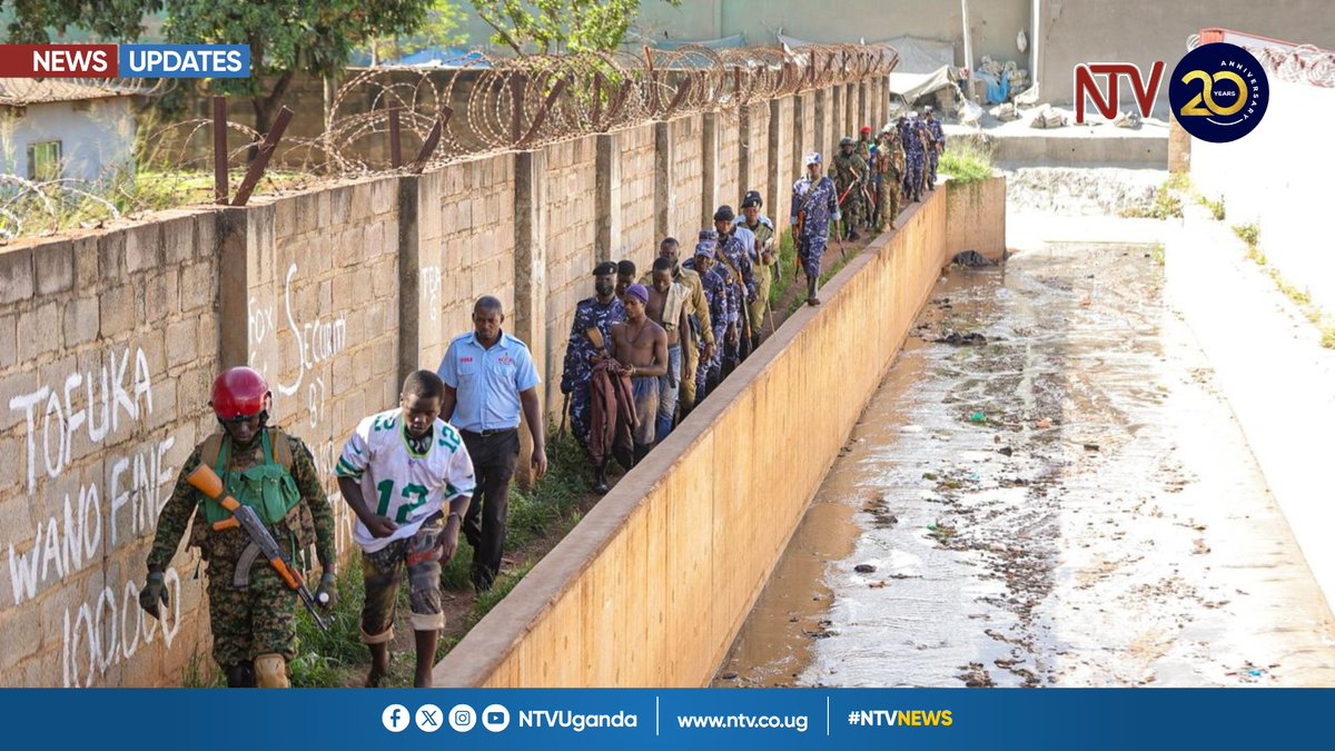 ntvuganda's tweet image. This evening, gunshots were fired at Queen's Way as police stormed drainage channels, dismantled gang hideouts, and arrested over 100 individuals during a two-day operation by the Uganda Police Force, alongside its sister security agencies. 

The operation, which began on Easter