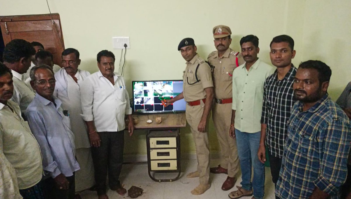 spbhoopalpalli's tweet image. As part of community policing, we have installed #CCTV cameras in Bommapur village, Mahadevpur mandal with #public support. #Technology plays a key role in crime prevention. Safety is everyone’s responsibility—let’s work together.