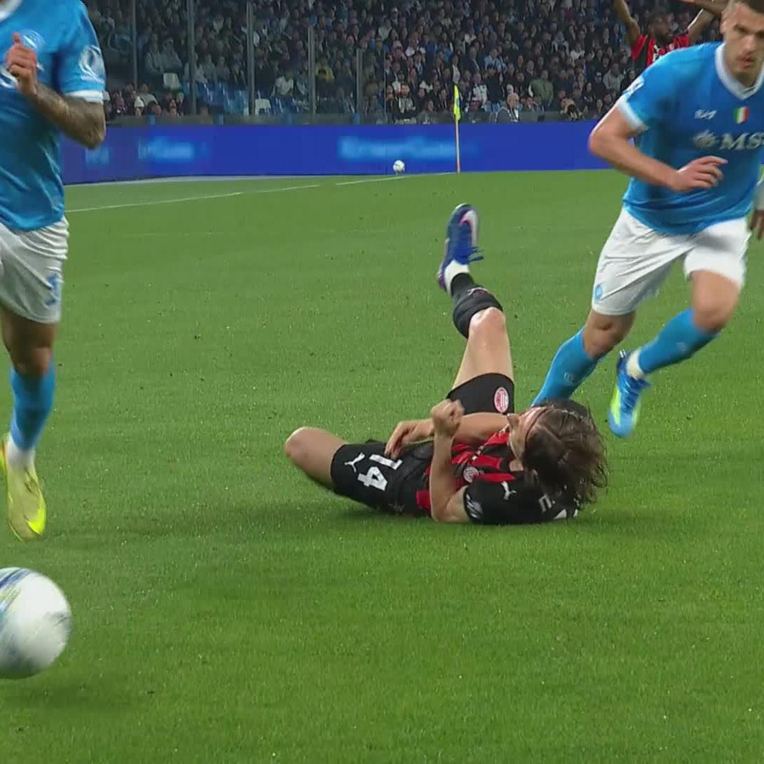 ابن الأربعين.. مهارات الكرواتي لوكا مودريتش لاعب ميلان ضد نابولي 