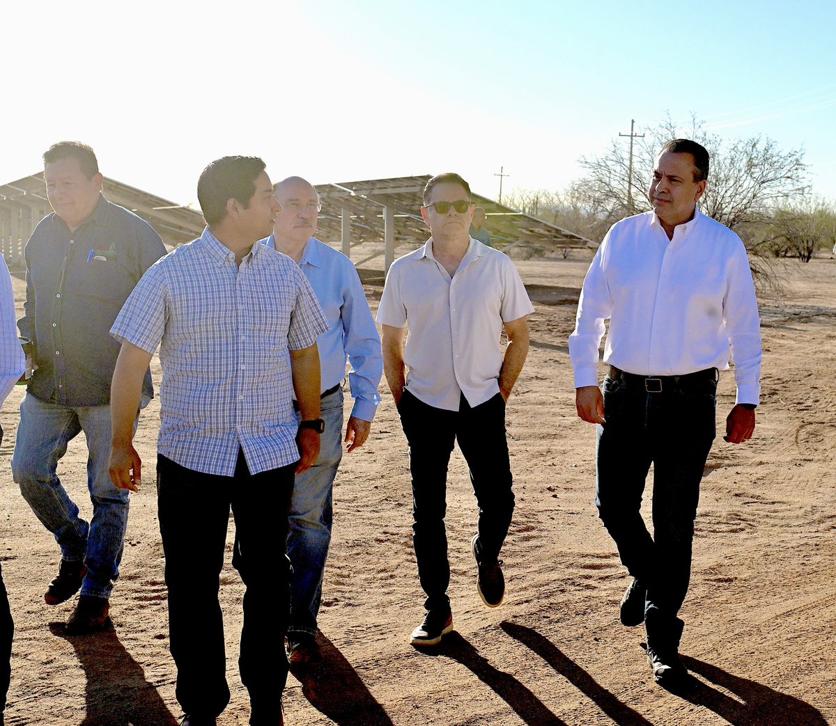 tonoastiazaran's tweet photo. La innovación cambia nuestra forma de cuidar el agua en Hermosillo.☀️💧

Hoy supervisé en Captación Los Bagotes los avances del proyecto de paneles solares, una obra que no se ve, pero que nos hace más eficientes en la operación de Agua de Hermosillo.  

Con más de 3 mil paneles instalados, este proyecto permitirá un ahorro de casi 50% en el costo de energía. 

¡Seguimos avanzando a un Hermosillo más sostenible! 

#TransformandoHermosillo