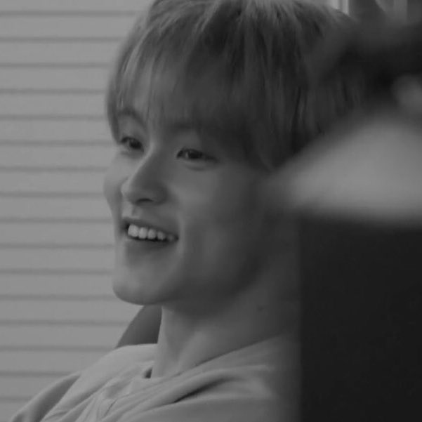 Dwisandara's tweet photo. The iconic Mark Lee, thank you for your journey as NCT.
Remember this? “Nan nuguya, who am I, who I'll be?” 🌼
Wishing you a new chapter where you find your true self, always filled with warmth and light. Live in my heart ya sayang 🤍 #ThankYouNCTMARK https://t.co/XdXzkCA4wN
