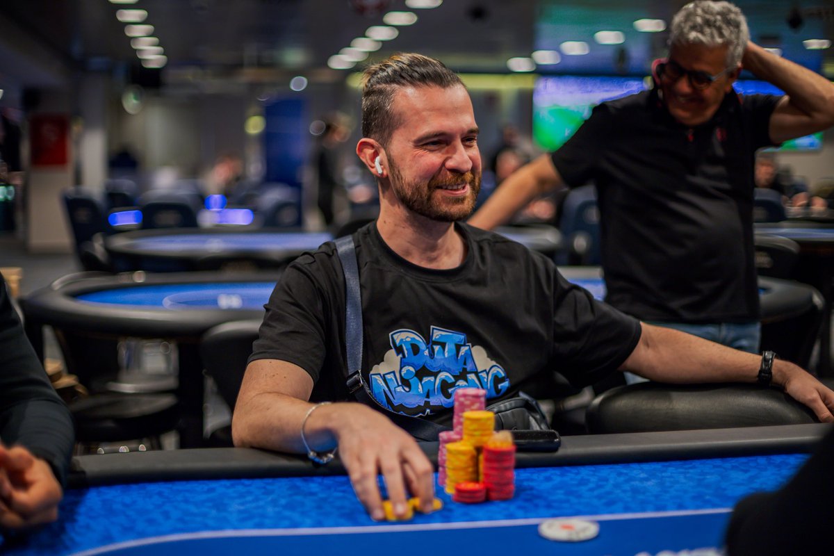 casinobarcelona_poker tweet media