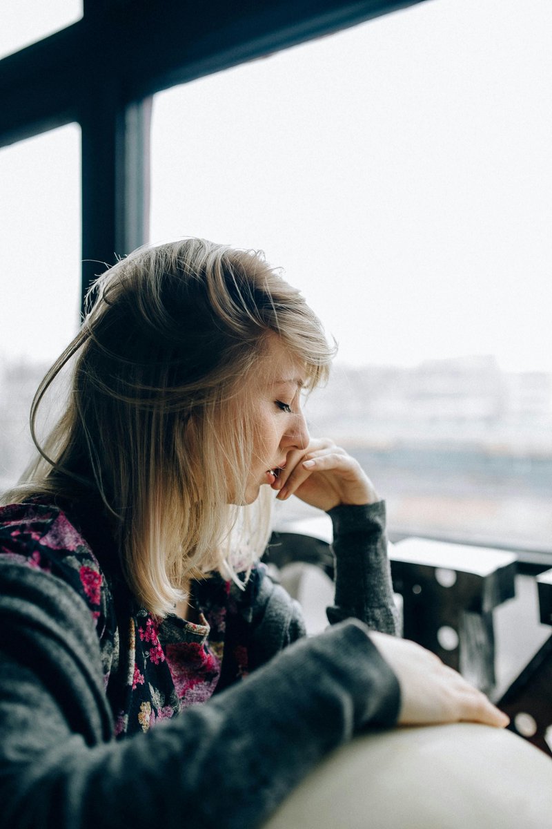 InfoNarcisme's tweet image. Je voelt dat er iets niet klopt.
Maar je kunt het niet bewijzen.

Dus ga je twijfelen.

Gaslighting maakt je niet gek.
Het maakt dat je jezelf niet meer vertrouwt.

#narcistischmisbruik #gaslighting #narcisme