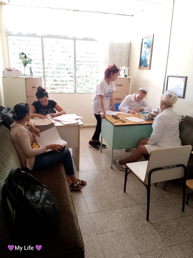 En jornada de supervisión y control a procesos en el <a href="/26Policlinico/">Policlínico universitario 26 de Julio. Mayarí</a> funcionarios y asesores de programas constatan la marcha de los servicios con el funcionamiento de los equipos de energía renovable instalados recientemente #HolguínEsSalud #HonorHolguinero