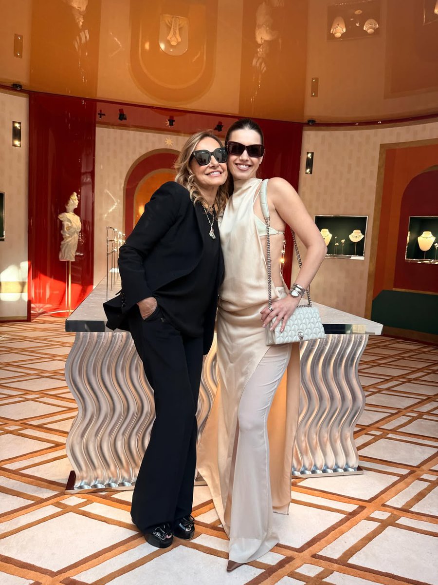 Afra Saraçoğlu World Fan Club tweet media