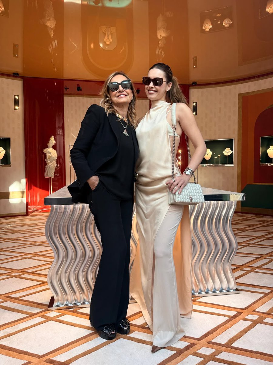 Afra Saraçoğlu World Fan Club tweet media