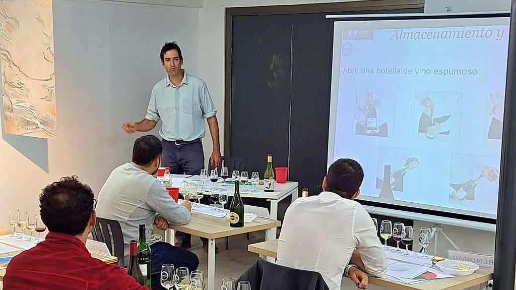 Mostos y Destilados tweet media