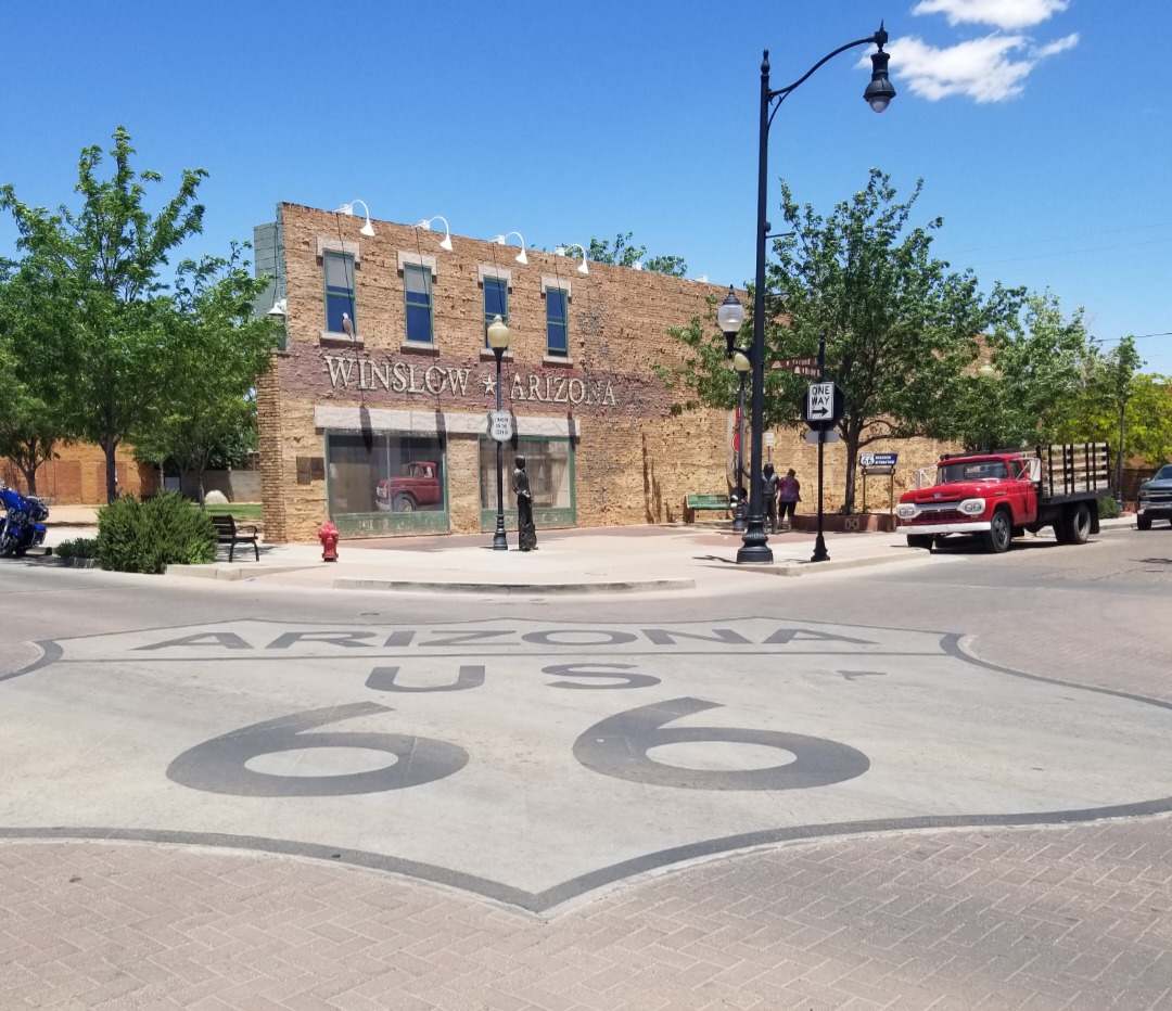 DriverProvider's tweet image. Seligman, Arizona brings Route 66 nostalgia to life.
We’ll handle the drive so you can enjoy the journey.

Book with us at driverprovider.com.

📸: Visit Seligman 

#TheDriverProvider #Route66 #SeligmanAZ #ArizonaTravel #LuxuryTransportation #RoadTrip