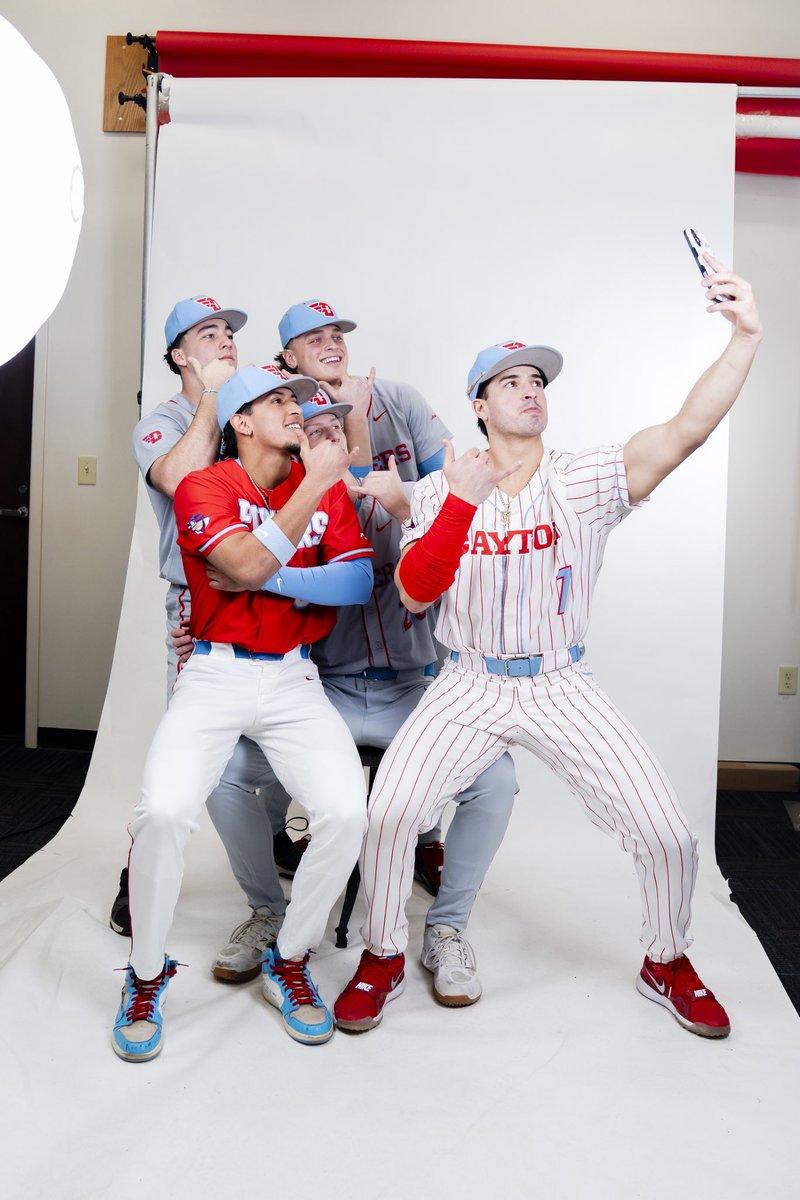 DaytonBaseball's tweet photo. Swipe to see the selfie ➡️

#FlyBoys // #GoFlyers https://t.co/pl1H7JQlmg