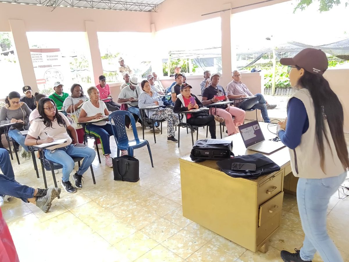 fedecacao's tweet photo. El Fondo Nacional del Cacao realizó en el CEC de Tierradura, en Miranda, Cauca, un curso técnico con 25 productores. 🧑🏽‍🌾👩🏻‍🌾. Se abordaron temas como manejo integrado del cultivo, lo que le permitió a los productores fortalecer sus capacidades para la tecnificación del cultivo.🤗 https://t.co/ln7uwVfzJp