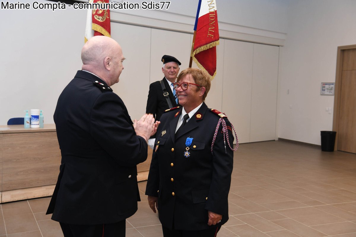 Sdis77's tweet photo. [#ONM 🎖️]

Ce mardi 7 avril 2026, est une journée marquée par la reconnaissance et l’engagement au sein de notre Corps départemental.

Nous sommes fiers d’annoncer qu'a eu lieu ce jour la remise des insignes d’Officier de l’ordre national du Mérite à la Médecin-cheffe Florence Troisvallets.

Cette distinction prestigieuse vient saluer un parcours exemplaire à la tête de la Sous-direction Santé.

Nous lui adressons toutes nos félicitations pour cette décoration amplement méritée !