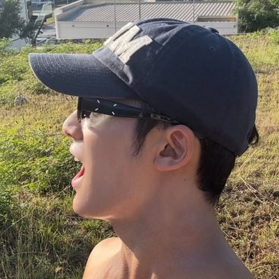 акси tweet media