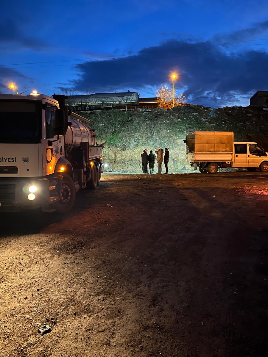 Kıymetli ilçe sakinlerimiz,
Yeni Sanayi Sitesi bölgesinde su borusunda meydana gelen patlama nedeniyle; Yeşilvadi Mahallesi, Erenler Mahallesi ve Alaaddin Mahallesi’nde su kesintisi yaşanacaktır.
Ekiplerimiz, çalışmalarını sürdürmektedir.
Anlayışınız için teşekkür ederiz.