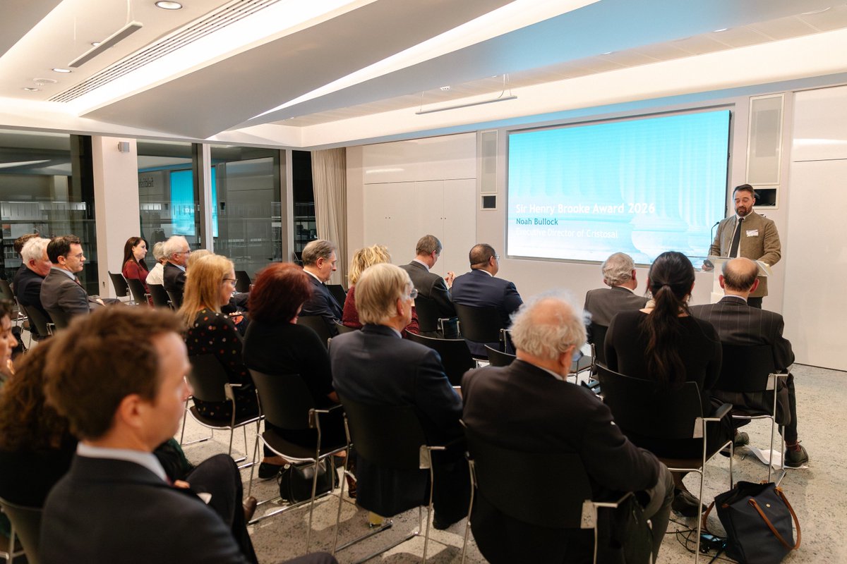 Cristosal's tweet photo. 📢 #LibertadParaRuthLópez | El Observatorio Internacional de la Abogacía en Riesgo (OIAD) otorgó el Premio Sir Henry Brooke 2026 a Ruth López, reafirmando lo que hoy representa: un símbolo mundial de valentía y decencia en la defensa de los derechos humanos.

Este es su quinto reconocimiento internacional —y el cuarto que no podrá recibir en persona. Nuestra compañera Ruth lleva más de 10 meses detenida injustamente, en un caso que ha encendido alertas sobre la persecución y los ataques sistemáticos contra voces críticas en El Salvador.

Por eso hacemos eco de sus palabras y exigimos justicia: un juicio público, con garantías, y su libertad.

#TenganDecencia

🔗 Conoce más: https://t.co/8xr64SA9Zf