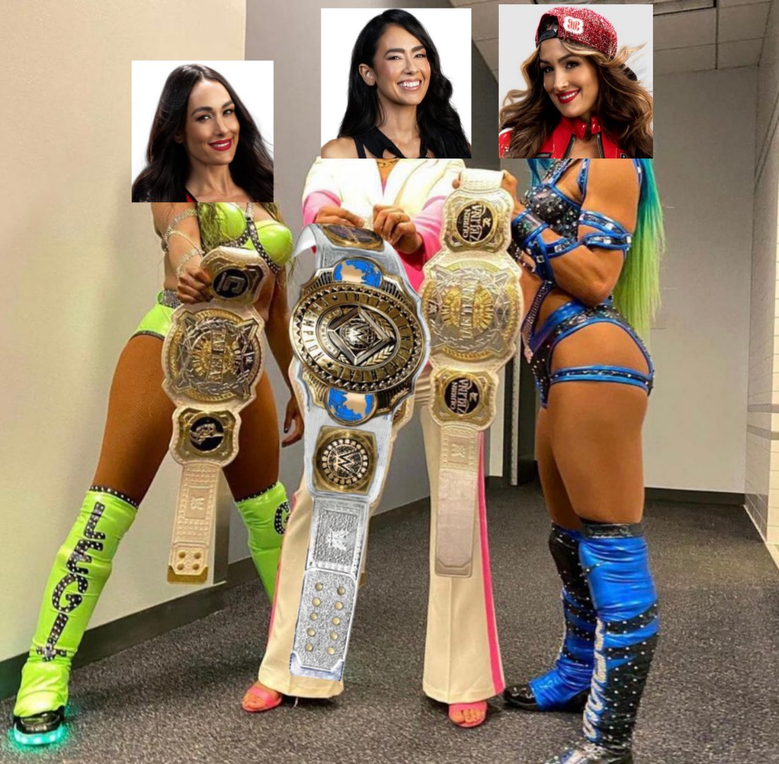 NEED this backstage picture after these divas stand tall at mania 🔥