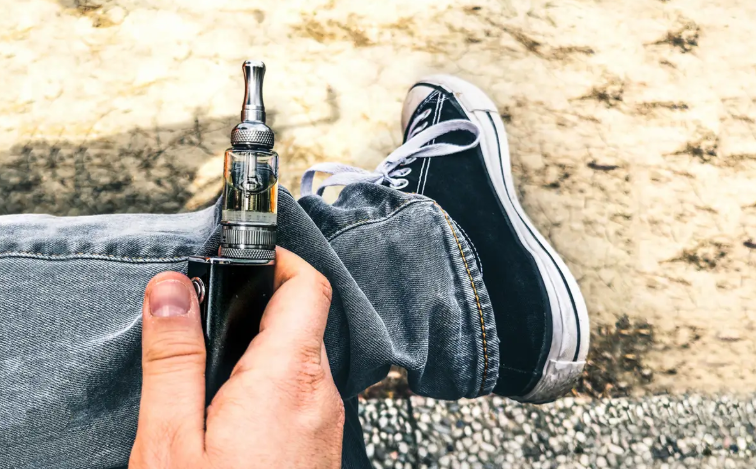 Flavoured vapes mask nicotine’s harshness, create a false sense of safety, and keep young people hooked – putting them at risk of heart disease, stroke &amp; mental health issues.

Our CEO Doug Roth explains why protecting youth means banning flavoured vapes: ottawalife.com/article/canada…