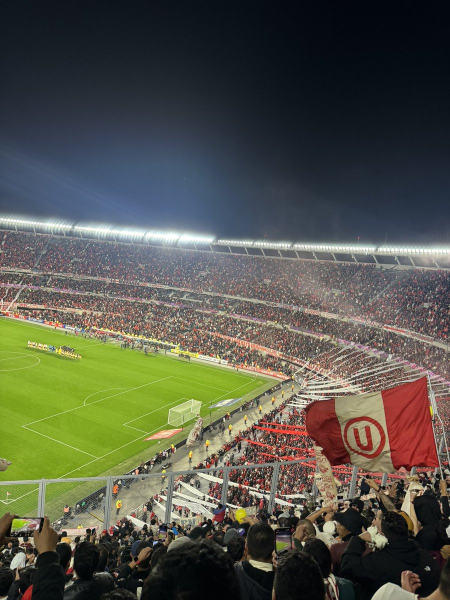 Se va la U
Para la Libertadores
Para la Libertadores
A defender el honor del Perú:
LA U!!!