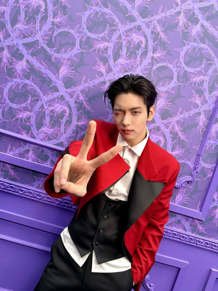 7TH YEAR: sharon 𖣂 🏡 tweet media