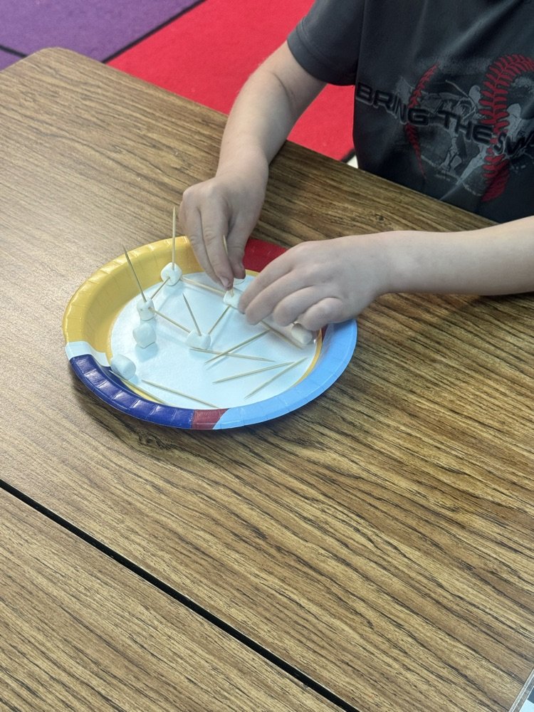 RobinsonPrimary's tweet photo. Shapes are everywhere! First grade having some fun building shapes (2D/3D) out of toothpicks and marshmallows! #Robinsonisd https://t.co/XaNXUJN1VN