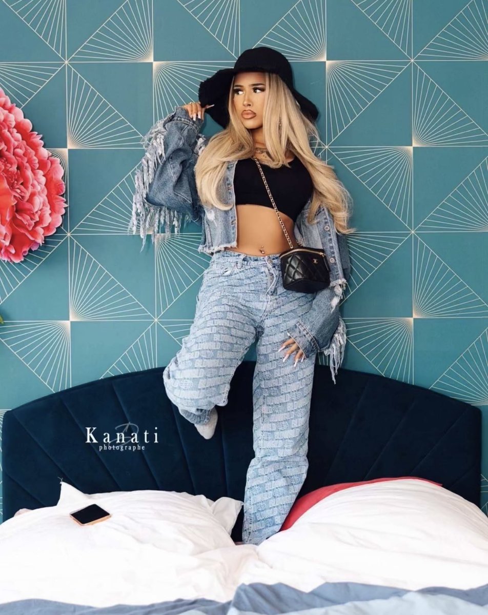 IAMNOORAAA TAKES PARIS 🇫🇷🥖 tweet media