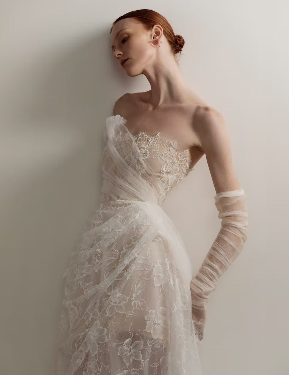 LaModeUnknown's tweet photo. Such a tender and NUANCED dress.🪡 https://t.co/VngEAZCmoh