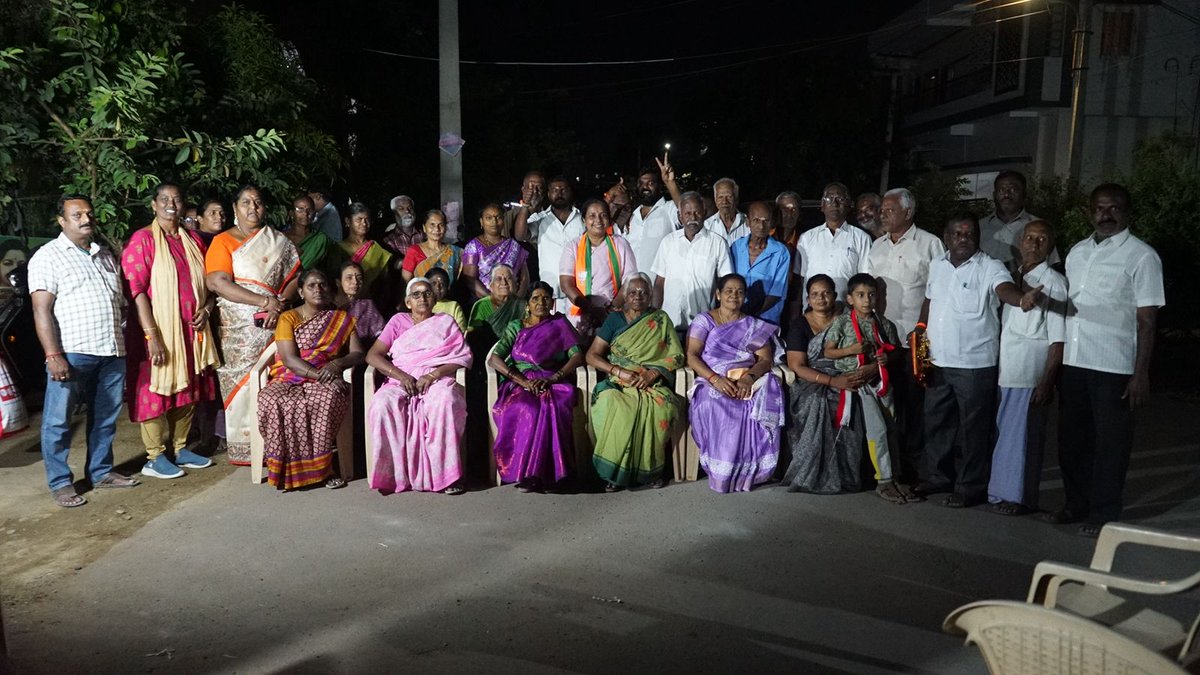 VanathiBJP's tweet photo. கோவை வடக்கு சட்டமன்றத் தொகுதி,  20 வது வார்டு, அதிமுக செயலாளர் திரு. நாகராஜன் அவர்களை அவரது இல்லத்தில் சந்தித்து ஆதரவு திரட்டினோம்.

#Vote4Vanathi | #Vanathi4North  | #kovainorth | #Vanathi4KovaiNorth | #ValarchiwithVanathi l #NDA4TN l #கோவையின்மகள் https://t.co/TL3Dt3z6jn