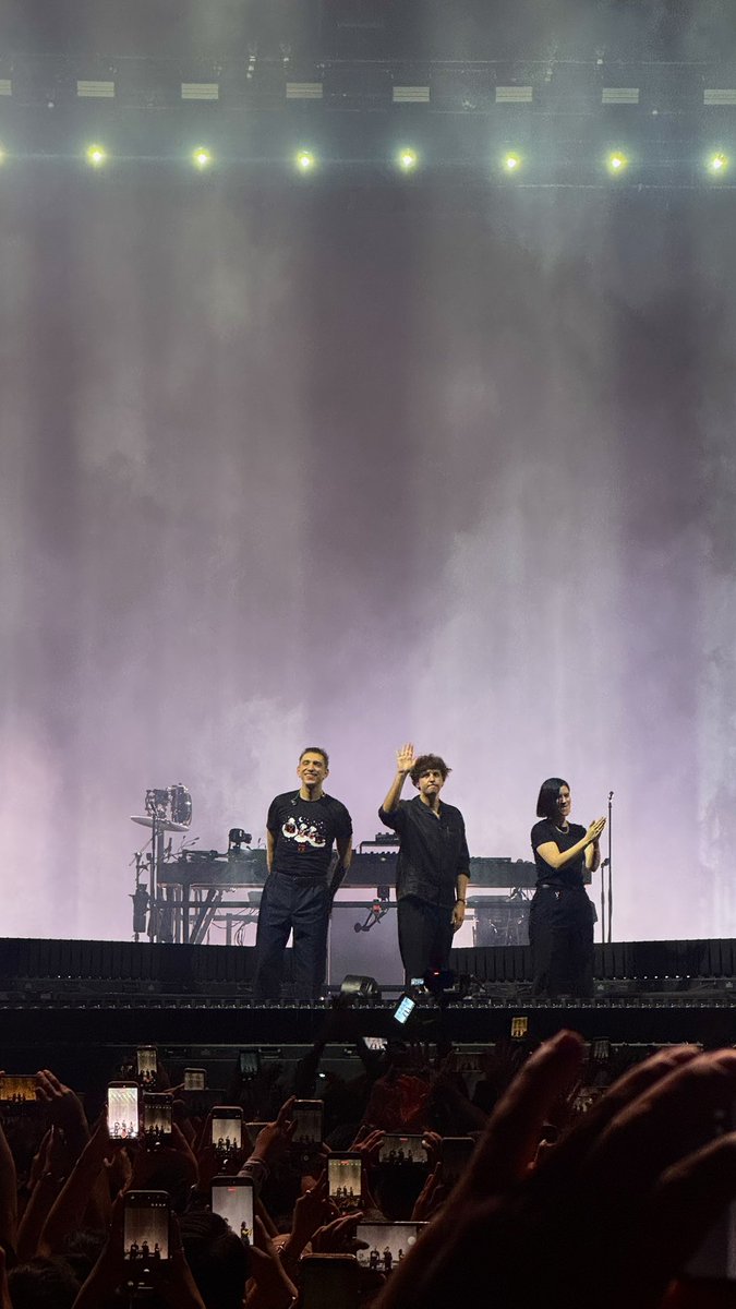 unusualrod's tweet photo. Después de 9 años, no puedo creer que en mi celular hay de nuevo un video de The xx cantando «Loud places» en vivo... 🖤✖️ https://t.co/GlrIAq3oGB