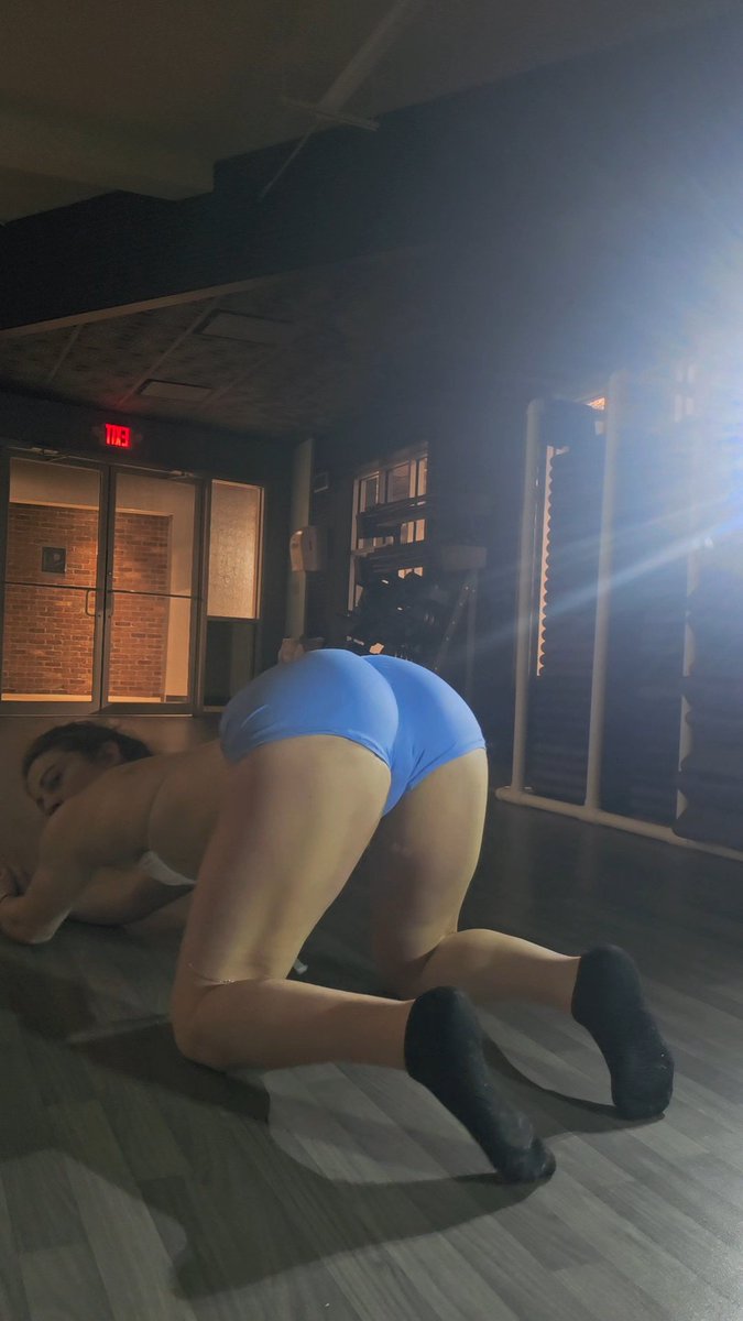 RaspberrybudAE's tweet photo. #gymgirl #tease #booty #onlyfans https://t.co/WfR1grrG14