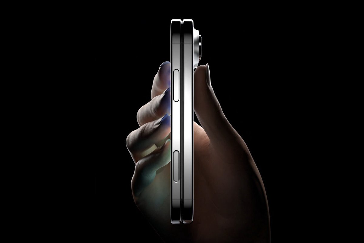 Mau_Albornoz's tweet photo. ⭕️ El primer teléfono plegable de Apple se presentará en septiembre junto con el iPhone 18 Pro, acaba de publicar Bloomberg. 
- Pese a los rumores de una posible demora, Bloomberg confirma que será la fecha para presentar sus modelos iPhone 18 Pro y Pro Max junto con el plegable https://t.co/EyJw2qQVo9