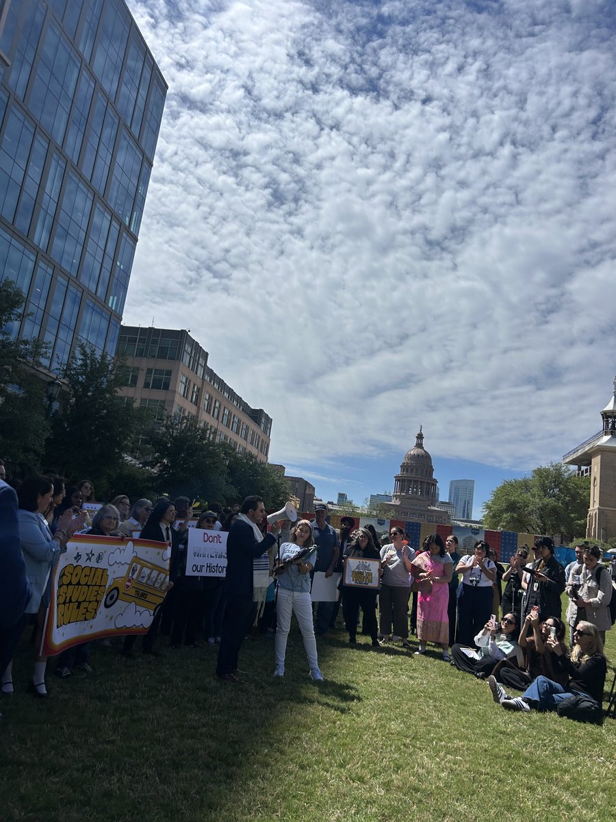 Montserrat Garibay for Texas House District 49 tweet media