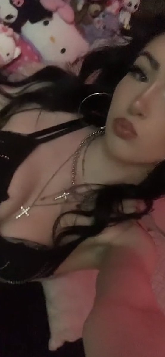 Myamilly06's tweet photo. Finally made myself an insta!!! Go add it upppppp✌️

#selling #nudes #hot #eighteen #nsfwtwt https://t.co/Zl9yPdRBZr