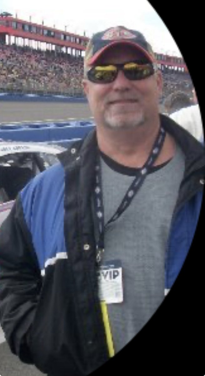 isisZakkie tweet media