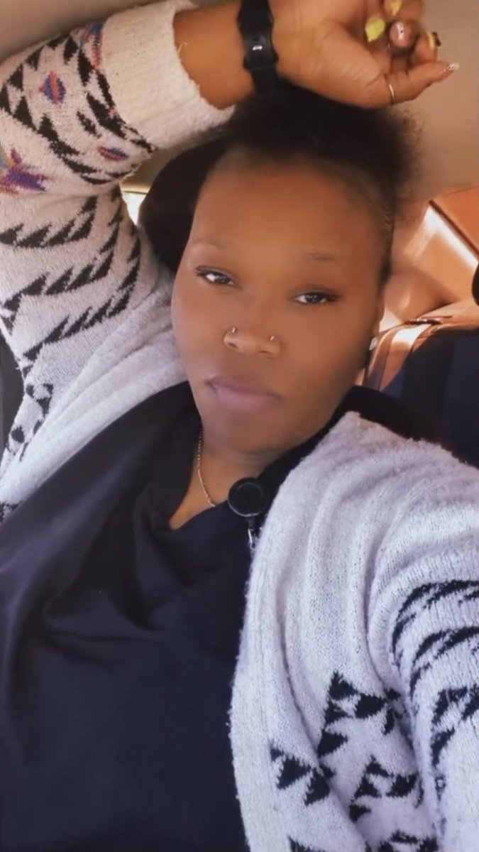 ShaySothickkk's tweet image. Just clocked out 😛 #work #bigmama