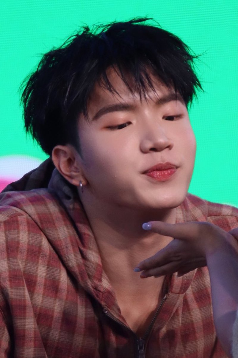 jenny 𝜗ৎ tweet media