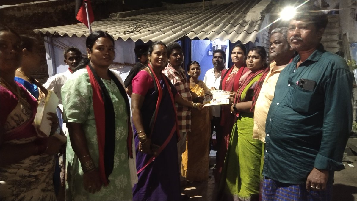 needivarman's tweet photo. வடக்கு சட்டமன்ற உறுப்பினரும் மத்திய மாவட்ட செயலாளர் அண்ணார் அவர்களின் அறிவுறுத்தலின்படி தெற்கு சட்டமன்ற உறுப்பினர் வெற்றி வேட்பாளர் மதிப்பிற்குரிய எம் லோகநாதன் அண்ணார் அவர்களுக்கு வாக்கு சேகரித்ததருணம் இரா சங்கீதா நீதிவர்மன் மாவட்ட அமைப்பாளர் மகளிர் தொண்டர் அணி சேலம் மத்திய மாவட் https://t.co/vUjeR1EbXj