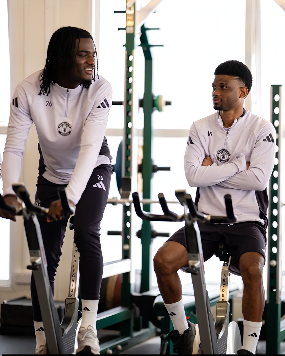 Boy Chester 💤 tweet media