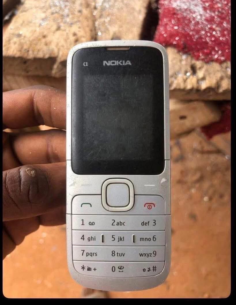 FabsTola's tweet photo. If you used this phone, how old is your second born ? https://t.co/FvabEZDxHD