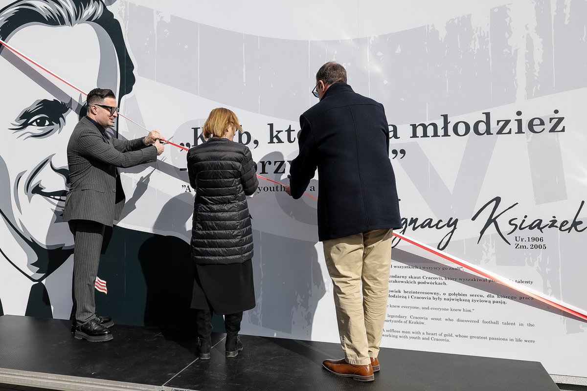 CRACOVIA tweet media